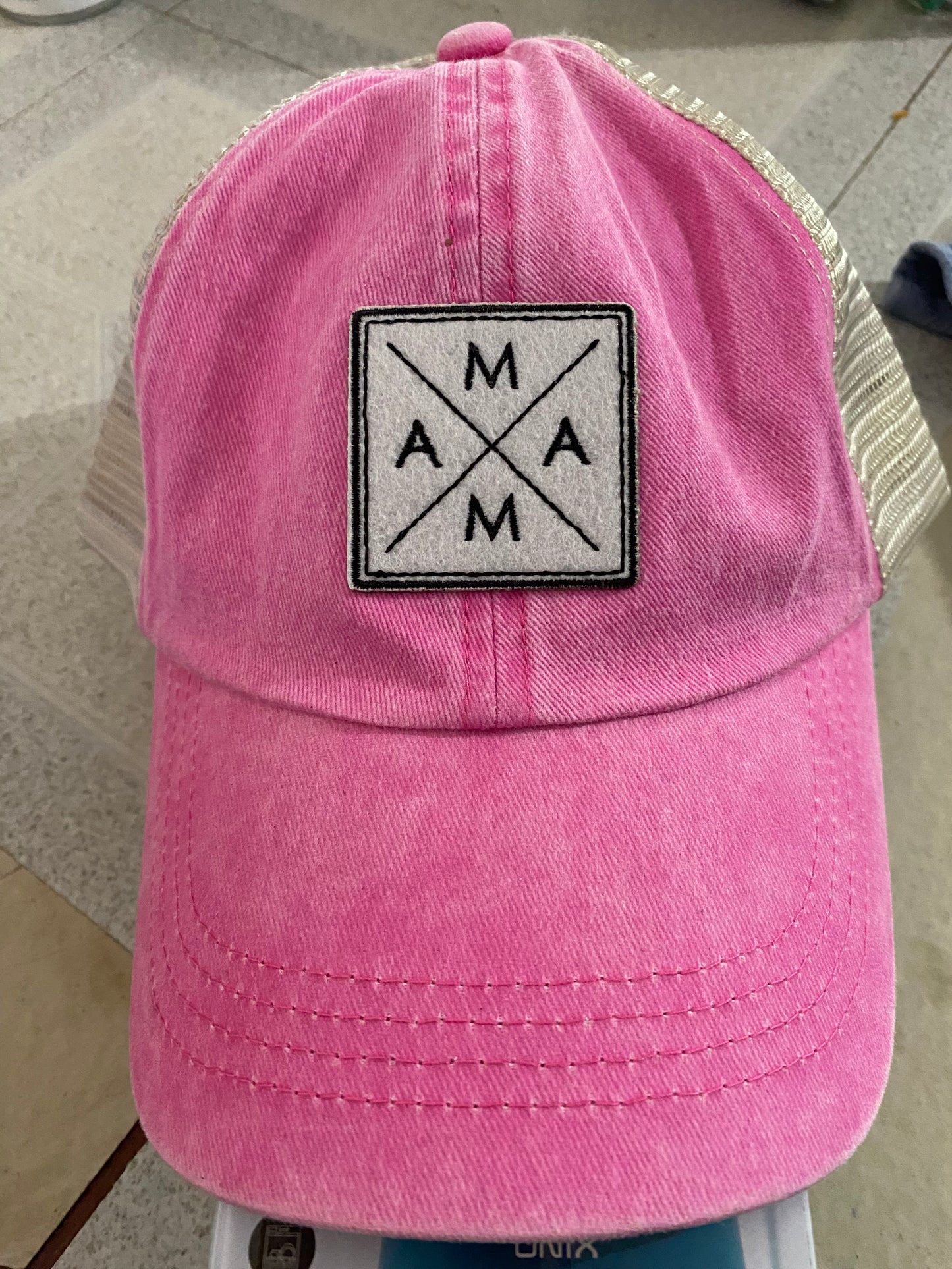 Mama hat